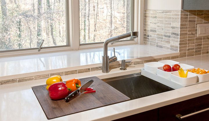 Pro-style prep sink